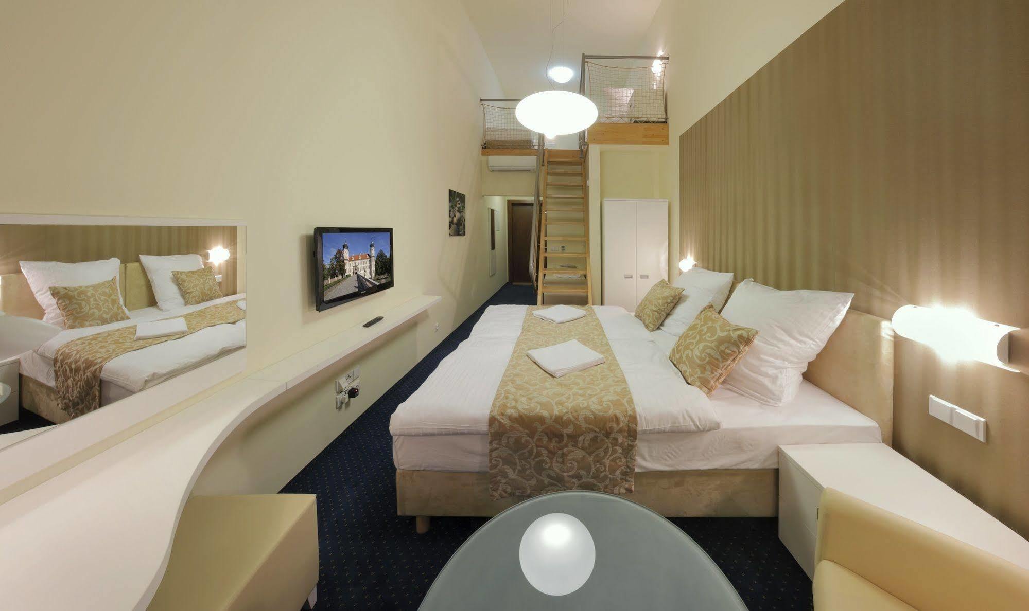 Esmarin Wellness Hotel Mníšek pod Brdy Eksteriør billede